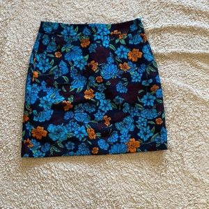 The loft, floral mini skirt, with pockets- size 0